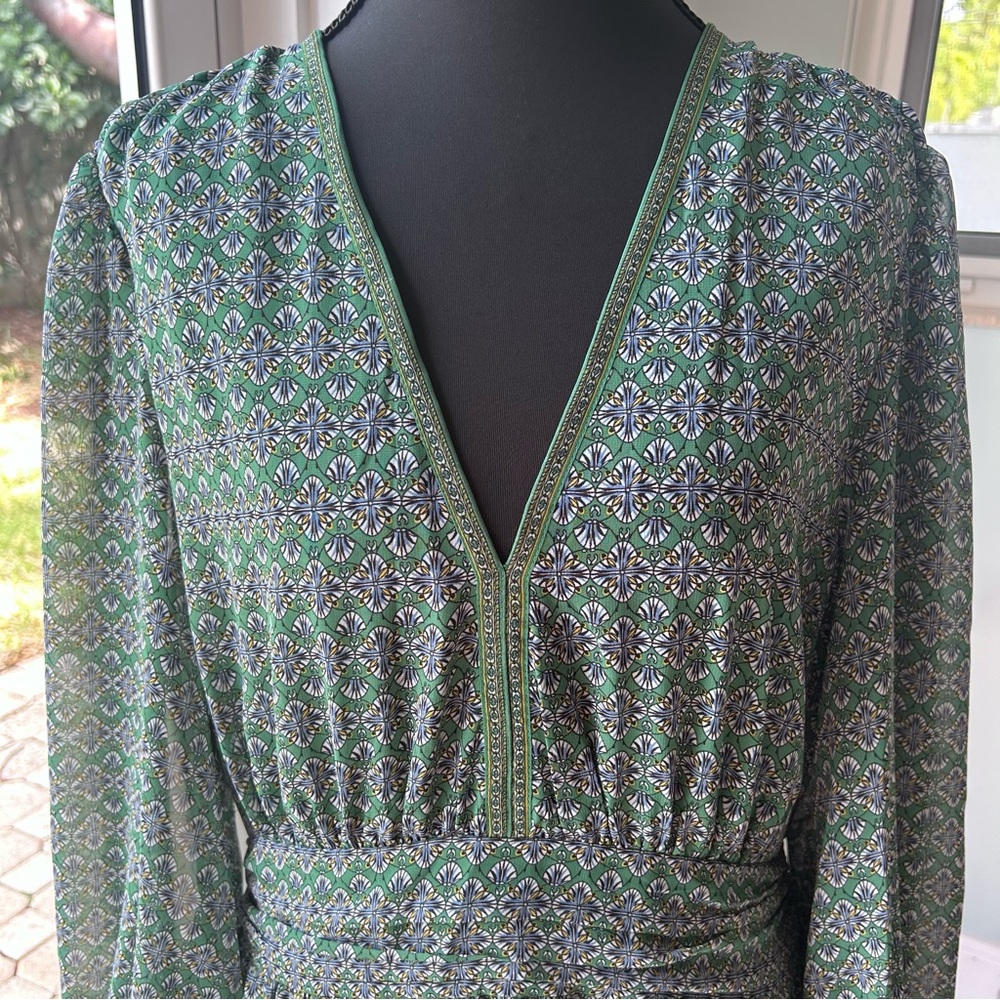 Max Studio Green Printed V-Neck Long Sleeve Mini Dress - Picture 3 of 8